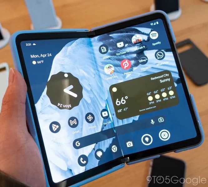 Как будто это не флагманский смартфон Google за 1800 долларов, а какой-то китайский поделка. Фото Pixel Fold снимают невероятно широкую рамку экрана
