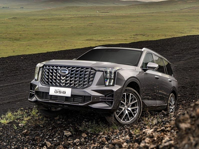 Прямо перед выходом нового поколения в России изменились цены на флагманский кроссовер GAC GS8