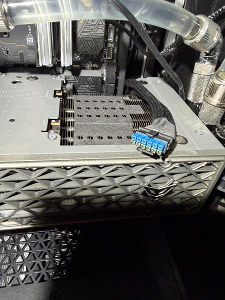 Разъём питания 12V-2×6/12VHWPR снова губит видеокарты AMD: после предыдущей сгорела ещё одна Sapphire RX 9070 XT Разъём питания 12V-2×6/12VHWPR снова губит видеокарты AMD: после предыдущей сгорела ещё одна Sapphire RX 9070 XT