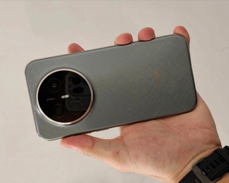 Huawei Mate 70 Air раскрыли со всех ракурсов за день до старта предзаказов Huawei Mate 70 Air раскрыли со всех ракурсов за день до старта предзаказов