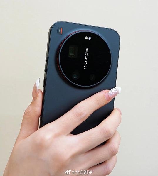Xiaomi 17 Ultra во всех доступных расцветках. Линейка включает как классические варианты, так и эксклюзивные оттенки: мерцающий зеленый и насыщенный пурпурный