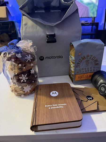 С каждым изгибом — новые возможности: Motorola готовит большую раскладушку С каждым изгибом — новые возможности: Motorola готовит большую раскладушку
