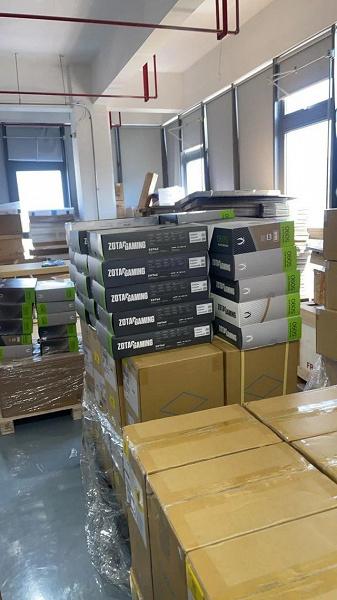 Кадры дня: массовая контрабанда сотен и тысяч видеокарт GeForce RTX 5090 в Китай