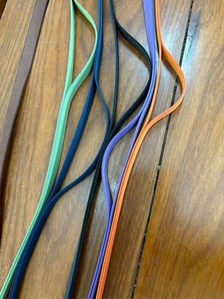 Купить новенький iPhone 17 Air, чтобы носить его, как сумочку. Apple готовит необычный магнитный ремешок Crossbody Strap для такого ношения