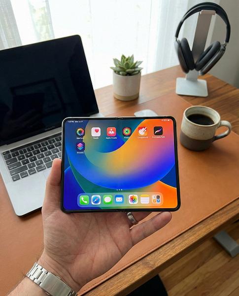 «Apple без труда изменит правила игры». Эксперт продемонстрировал высококачественные концепты iPhone Fold, опираясь на утекшие чертежи