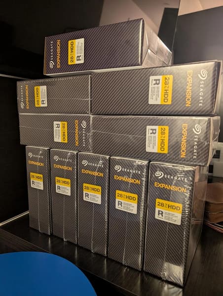 Британец сэкономил 2000 долларов, слетав за жесткими дисками в США из-за их высокой стоимости на родине Британец сэкономил 2000 долларов, слетав за жесткими дисками в США из-за их высокой стоимости на родине