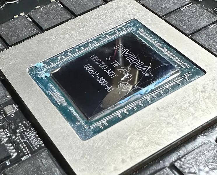 MSI RTX 5090 Lightning Z за 00 треснула при попытке экстремального разгона