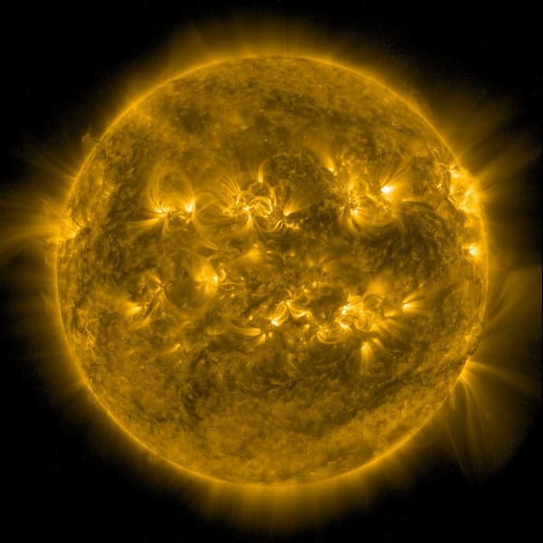 Solar Orbiter заснял невидимую сторону Солнца Solar Orbiter заснял невидимую сторону Солнца