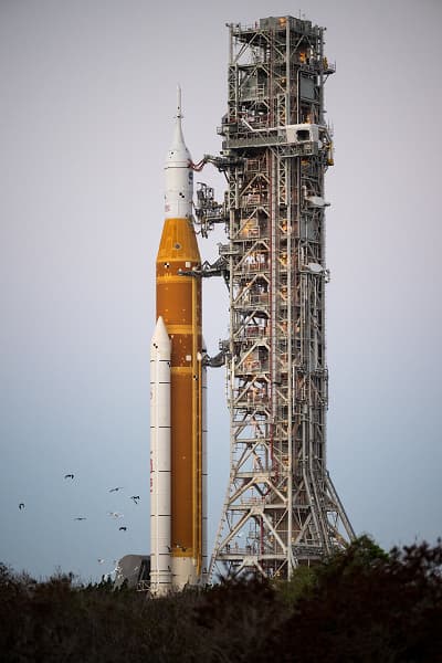 Солнечная вспышка ставит под угрозу лунную миссию ракеты SLS Солнечная вспышка ставит под угрозу лунную миссию ракеты SLS